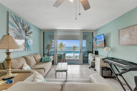 Condominio en venta en Deerfield Beach, Florida, 1 dormitorio, 83.61 m2 № 1863455 - foto 3