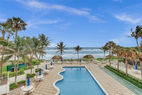 Condominio en venta en Deerfield Beach, Florida, 1 dormitorio, 83.61 m2 № 1863455 - foto 2