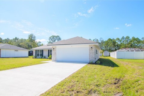 House in Palm Coast, Florida 4 bedrooms, 163.51 sq.m. № 2208174 - photo 2