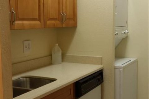 Снять в аренду кондоминиум в Корал-Спрингс, Флорида 2 спальни, 71.35м2, № 1228740 - фото 1