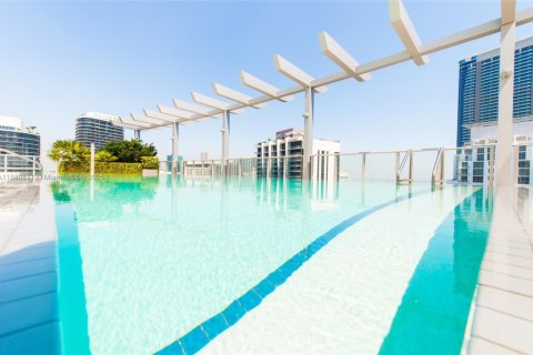 Снять в аренду кондоминиум в Майами, Флорида 2 спальни, 84.54м2, № 1924436 - фото 22