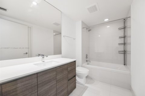 Снять в аренду кондоминиум в Майами, Флорида 2 спальни, 84.54м2, № 1924436 - фото 16