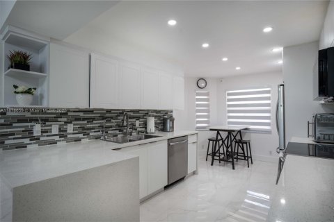 Copropriété à vendre à Coconut Creek, Floride: 2 chambres, 113.81 m2 № 1945779 - photo 7