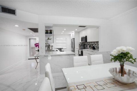 Copropriété à vendre à Coconut Creek, Floride: 2 chambres, 113.81 m2 № 1945779 - photo 10