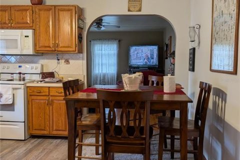 Купить виллу или дом в Белвью, Флорида 8 комнат, 121.89м2, № 2201006 - фото 15