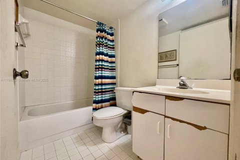 Condominio en venta en Pompano Beach, Florida, 2 dormitorios, 110.55 m2 № 1741474 - foto 11