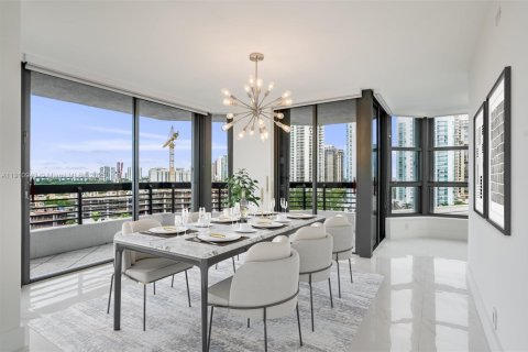 Condominio en venta en Aventura, Florida, 2 dormitorios, 136.01 m2 № 1967173 - foto 2