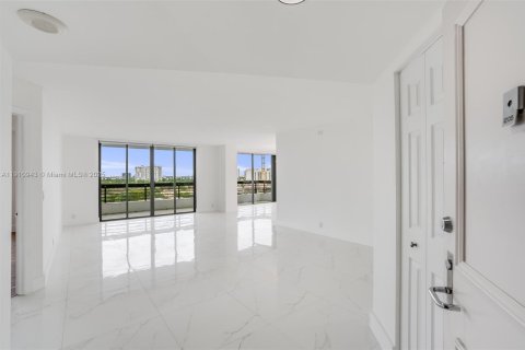 Condominio en venta en Aventura, Florida, 2 dormitorios, 136.01 m2 № 1967173 - foto 4