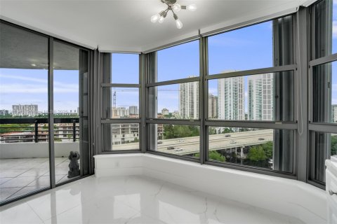 Condominio en venta en Aventura, Florida, 2 dormitorios, 136.01 m2 № 1967173 - foto 11