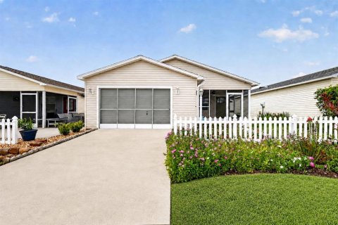 House in The Villages, Florida 2 bedrooms, 96.06 sq.m. № 2289566