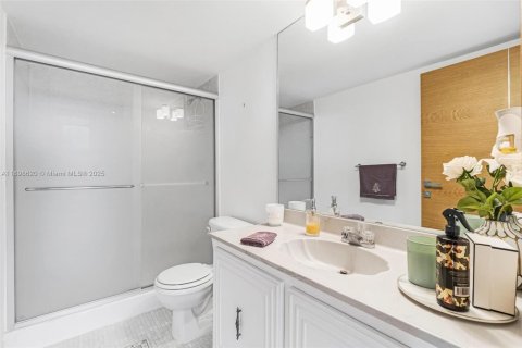 Copropriété à vendre à Hallandale Beach, Floride: 2 chambres, 132.85 m2 № 1955688 - photo 16