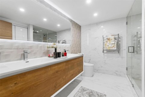 Copropriété à vendre à Hallandale Beach, Floride: 2 chambres, 132.85 m2 № 1955688 - photo 13
