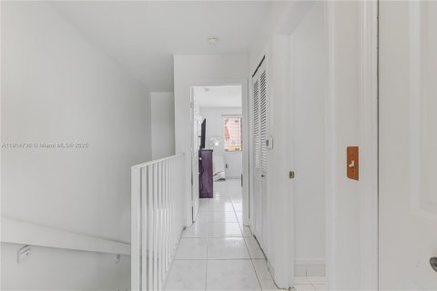 Condominio en venta en Hialeah, Florida, 2 dormitorios, 78.78 m2 № 1971464 - foto 15