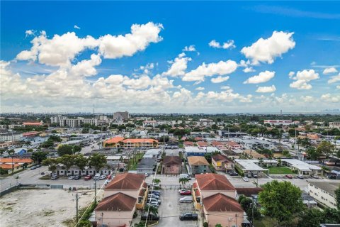 Condominio en venta en Hialeah, Florida, 2 dormitorios, 78.78 m2 № 1971464 - foto 27