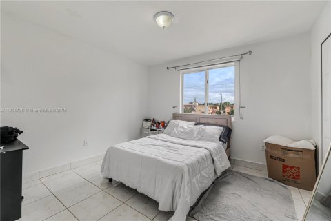 Condominio en venta en Hialeah, Florida, 2 dormitorios, 78.78 m2 № 1971464 - foto 16
