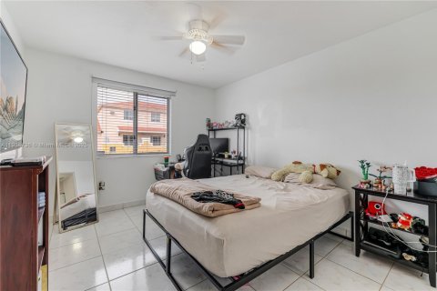 Condominio en venta en Hialeah, Florida, 2 dormitorios, 78.78 m2 № 1971464 - foto 20