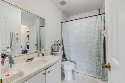 Condominio en venta en Hialeah, Florida, 2 dormitorios, 78.78 m2 № 1971464 - foto 18