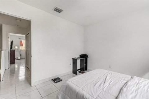 Condominio en venta en Hialeah, Florida, 2 dormitorios, 78.78 m2 № 1971464 - foto 17