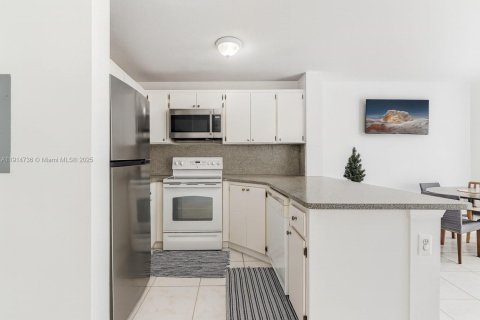 Condominio en venta en Hialeah, Florida, 2 dormitorios, 78.78 m2 № 1971464 - foto 6