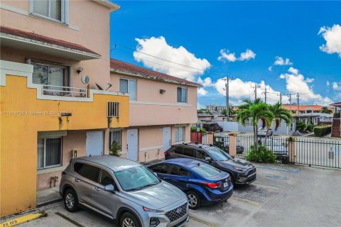 Condominio en venta en Hialeah, Florida, 2 dormitorios, 78.78 m2 № 1971464 - foto 3