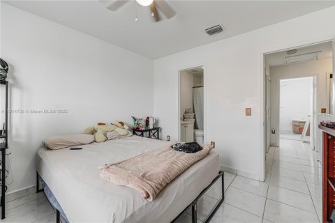 Condominio en venta en Hialeah, Florida, 2 dormitorios, 78.78 m2 № 1971464 - foto 19