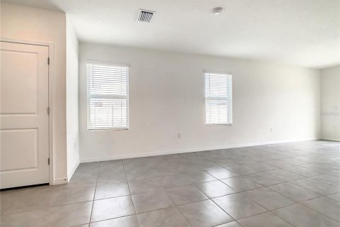 Villa ou maison à louer à Wimauma, Floride: 5 chambres, 234.3 m2 № 2432637 - photo 6