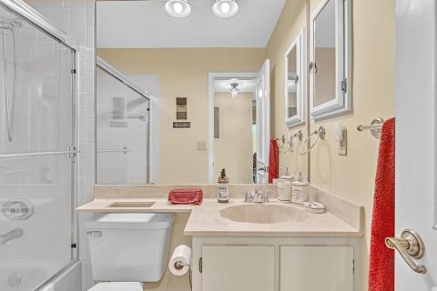 Condo in Palm Beach Gardens, Florida, 2 bedrooms  № 2146914 - photo 21