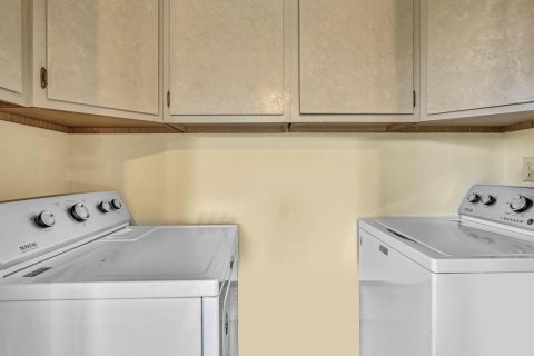 Condo in Palm Beach Gardens, Florida, 2 bedrooms  № 2146914 - photo 22