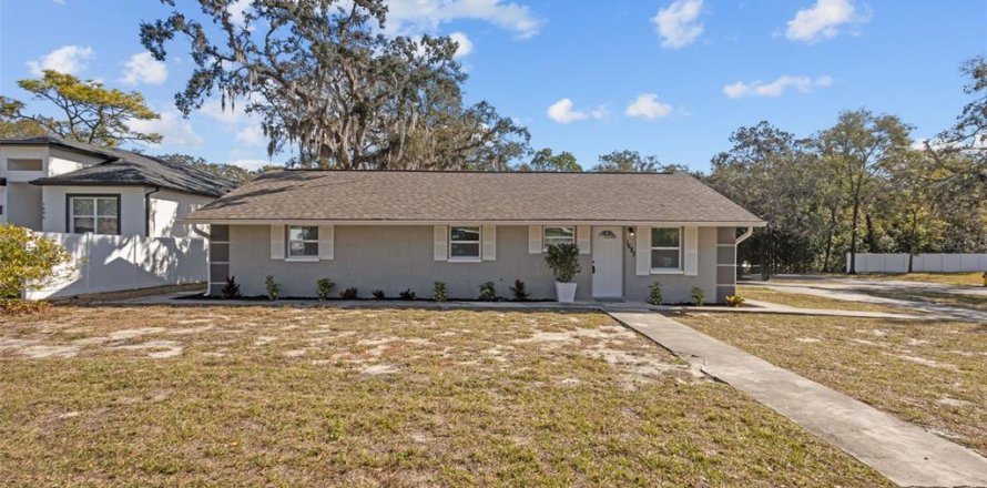 Villa ou maison à Tarpon Springs, Floride 3 chambres, 124.86 m2 № 2155593