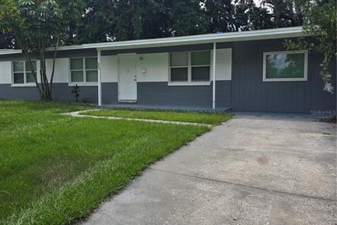 House in Tampa, Florida 4 bedrooms, 122.82 sq.m. № 1913674 - photo 2