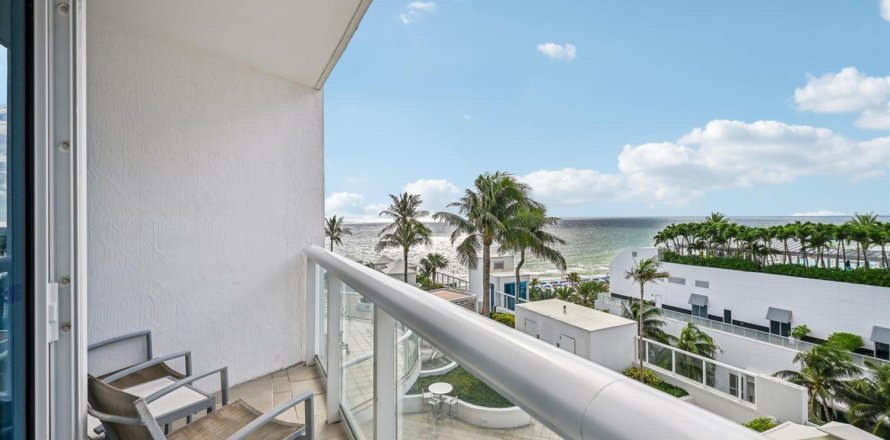 Condominio en Fort Lauderdale, Florida, 1 dormitorio  № 2254613