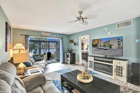 Condominio en venta en Pompano Beach, Florida, 2 dormitorios, 111.48 m2 № 1689446 - foto 13