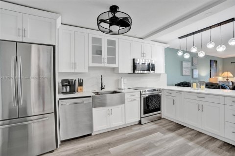 Condominio en venta en Pompano Beach, Florida, 2 dormitorios, 111.48 m2 № 1689446 - foto 1