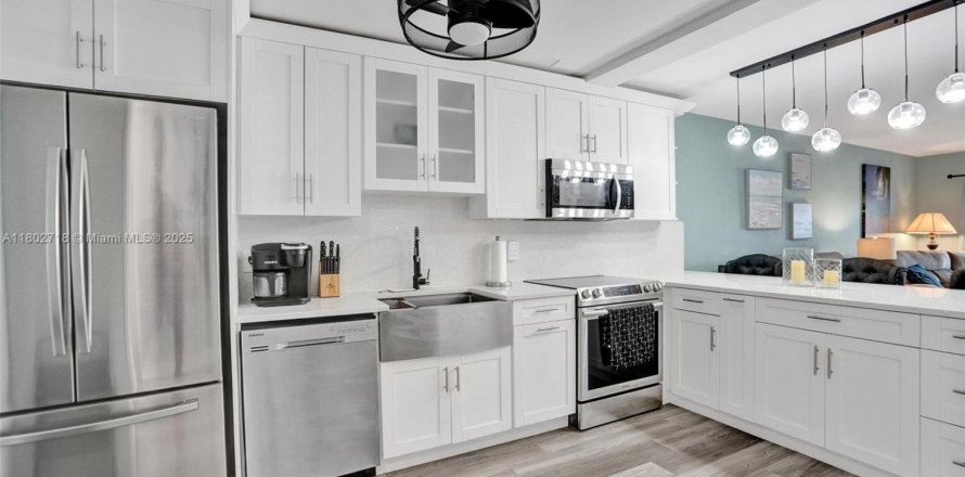 Condominio en Pompano Beach, Florida, 2 dormitorios  № 1689446
