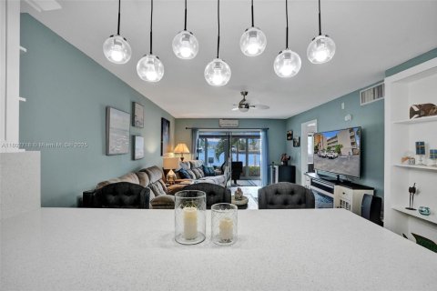 Condominio en venta en Pompano Beach, Florida, 2 dormitorios, 111.48 m2 № 1689446 - foto 9