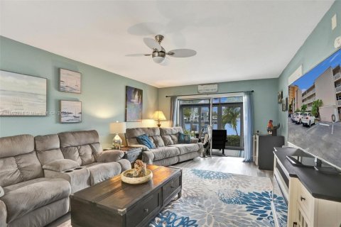 Condominio en venta en Pompano Beach, Florida, 2 dormitorios, 111.48 m2 № 1689446 - foto 12