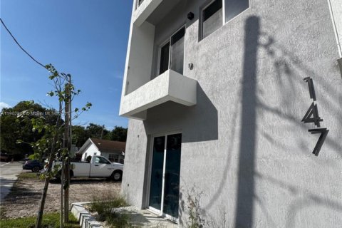 Apartment in Miami, Florida 4 bedrooms, 113.71 sq.m. № 1954270 - photo 8