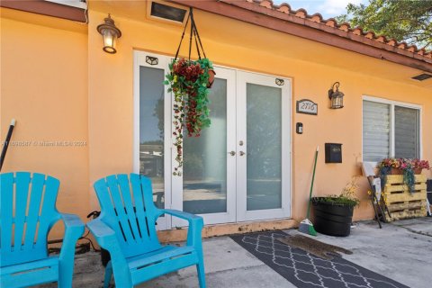 House in Hollywood, Florida 3 bedrooms, 161.28 sq.m. № 1741806 - photo 18