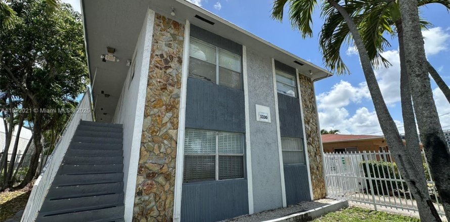 House in North Miami, Florida 1 bedroom, 65.03 sq.m. № 1783747