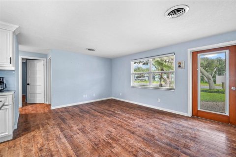 Villa ou maison à vendre à New Smyrna Beach, Floride: 2 chambres, 75.81 m2 № 2390862 - photo 2