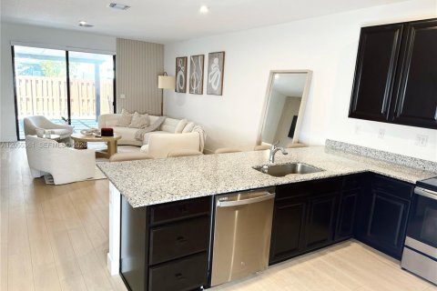 Townhouse in Homestead, Florida 3 bedrooms, 142.14 sq.m. № 2171795 - photo 3