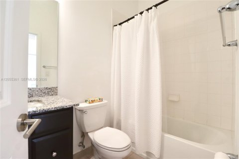 Townhouse in Homestead, Florida 3 bedrooms, 142.14 sq.m. № 2171795 - photo 14