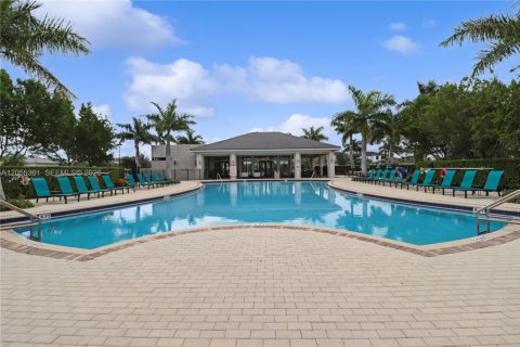 Townhouse in Homestead, Florida 3 bedrooms, 142.14 sq.m. № 2171795 - photo 16