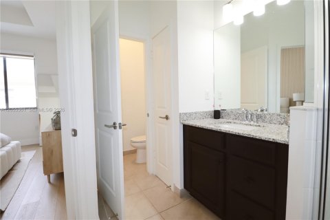 Townhouse in Homestead, Florida 3 bedrooms, 142.14 sq.m. № 2171795 - photo 9