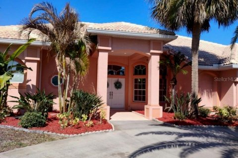 House in Indian Harbour Beach, Florida 3 bedrooms, 218.88 sq.m. № 2360471