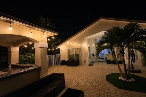 House in Lake Worth, Florida 3 bedrooms, 156.35 sq.m. № 2192583 - photo 10