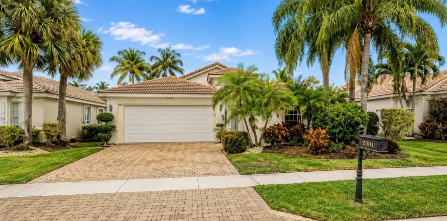 House in Lake Worth, Florida 3 bedrooms, 156.35 sq.m. № 2192583