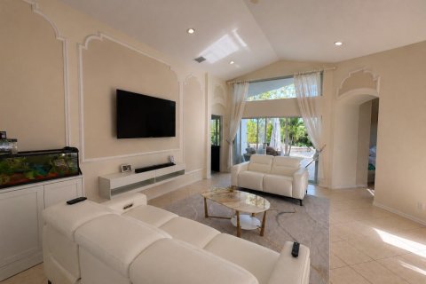 House in Lake Worth, Florida 3 bedrooms, 156.35 sq.m. № 2192583 - photo 3