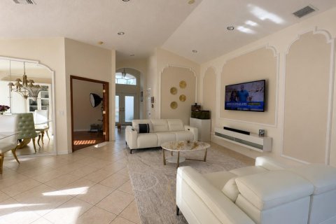 House in Lake Worth, Florida 3 bedrooms, 156.35 sq.m. № 2192583 - photo 2