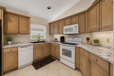 House in Lake Worth, Florida 3 bedrooms, 156.35 sq.m. № 2192583 - photo 4
